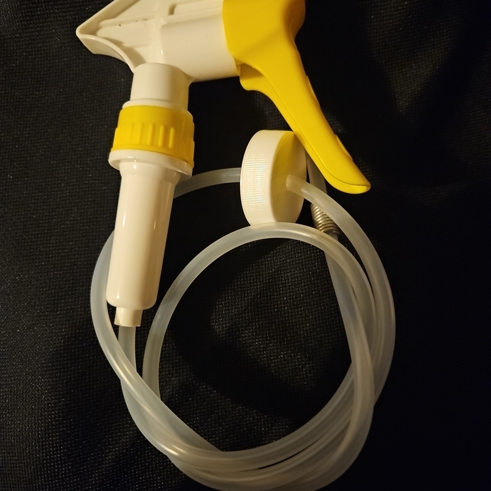 Versatile Yellow and White Spray Nozzle with Tube